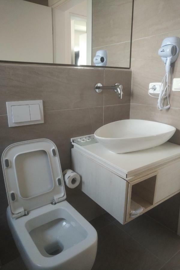 Deluxe Sea Apartment Vlore Ngoại thất bức ảnh